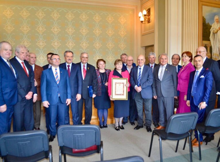 Prof.univ.dr.ing. Doina Banciu, Președintele AOSR, Membru de Onoare în grad de Comandor al Ordinului Militar de România